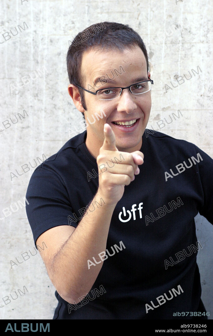 Madrid. 09/17/03. Ángel Llácer, presenter of the TV contest "Little Great Geniuses". Photo: José Luis Álvarez.