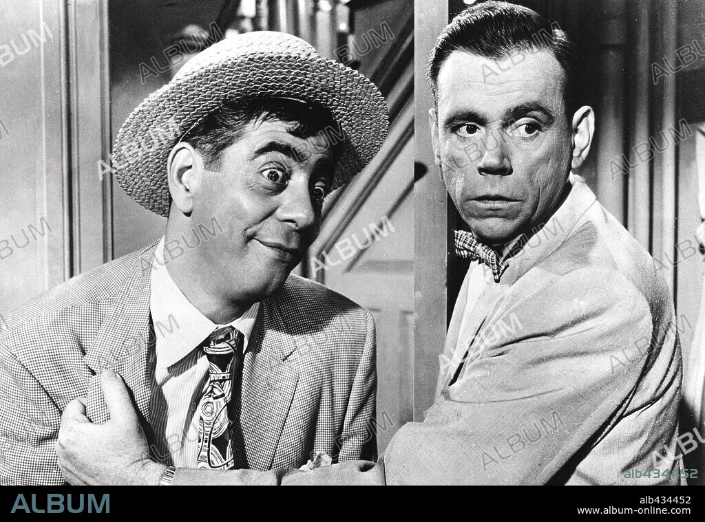 ROBERT STRAUSS und TOM EWELL in THE SEVEN YEAR ITCH, 1955, unter der Regie von BILLY WILDER. Copyright 20TH CENTURY FOX.