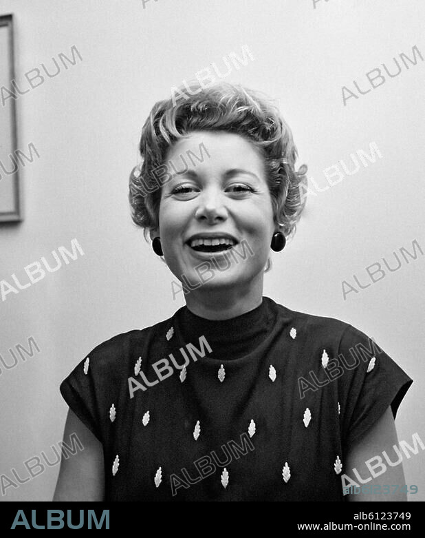 Joubert, Jacqueline; French TV presenter and poroducer; Paris 29.3.1921-Neuillysur-Seine 8.1.2005. Portrait photo, undated (1950's).-.