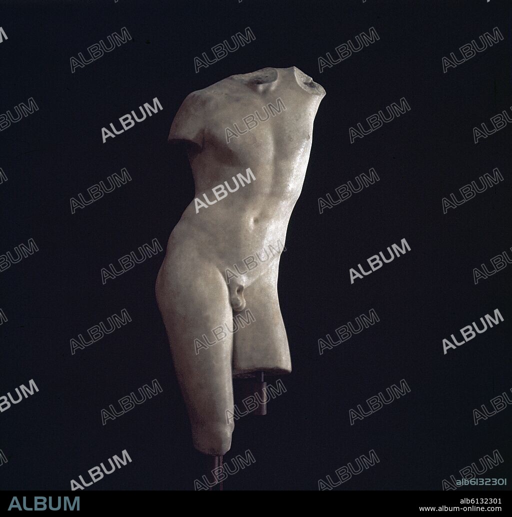 TORSO GRIEGO EN MARMOL PROCEDENTE DE PAROS - FOTO AÑOS 60.