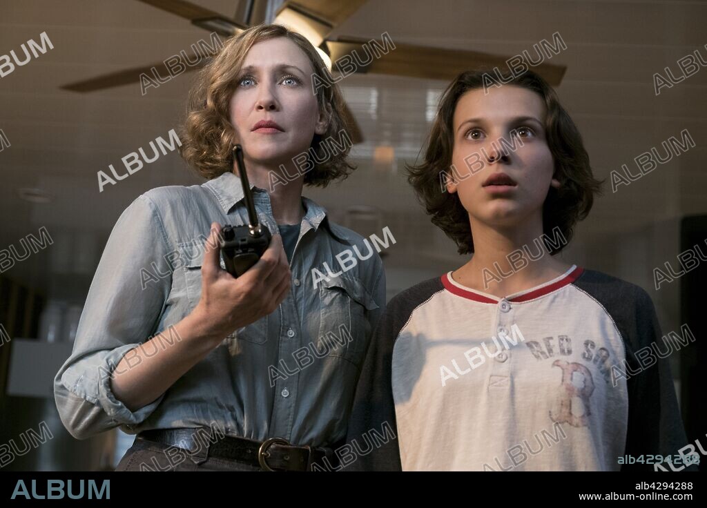 MILLIE BOBBY BROWN y VERA FARMIGA en GODZILLA: REY DE LOS MONSTRUOS, 2019 (GODZILLA: KING OF THE MONSTERS), dirigida por MICHAEL DOUGHERTY. Copyright Legendary Pictures / Warner Bros. / Wanda Qingdao Studios / MCFADDEN, DANIEL.