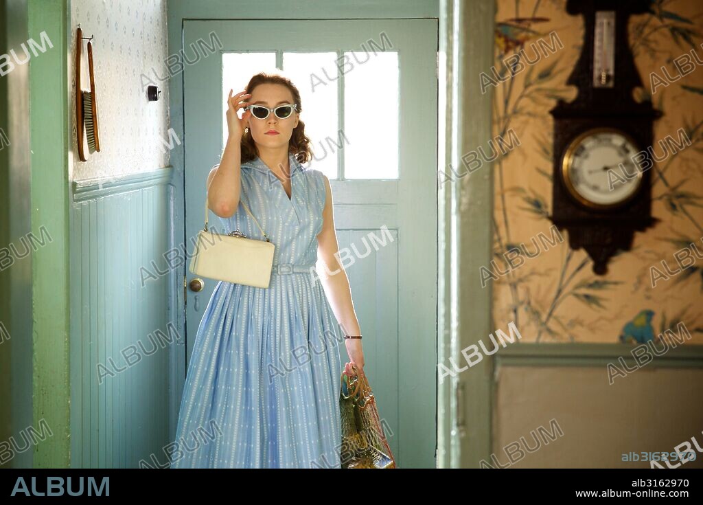 SAOIRSE RONAN in BROOKLYN, 2015, directed by JOHN CROWLEY. Copyright WILDGAZE FILMS.