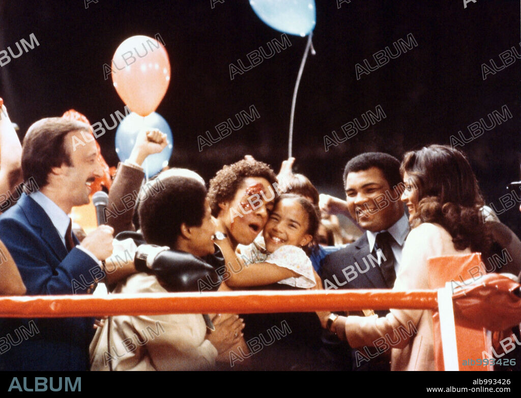 LEON ISAAC KENNEDY and MUHAMMAD ALI in BODY AND SOUL, 1981, directed by GEORGE BOWERS. Copyright CANNON FILMS.
