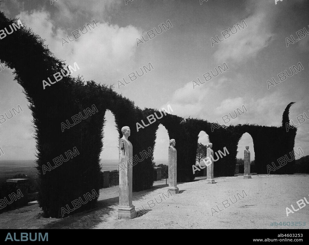 Garden of palazzo pontificio. castel gandolfo. 1930-40.