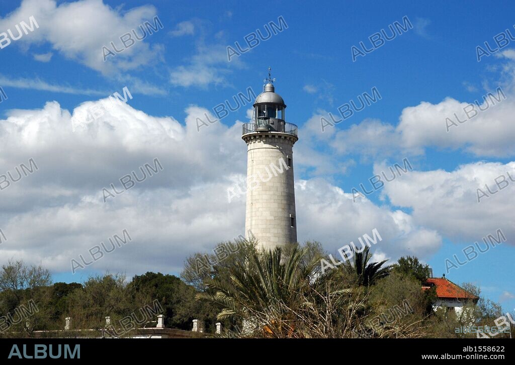 FARO. Vilanova i la Geltrú. Comarca del Garraf. Provincia de Barcelona. Cataluña.