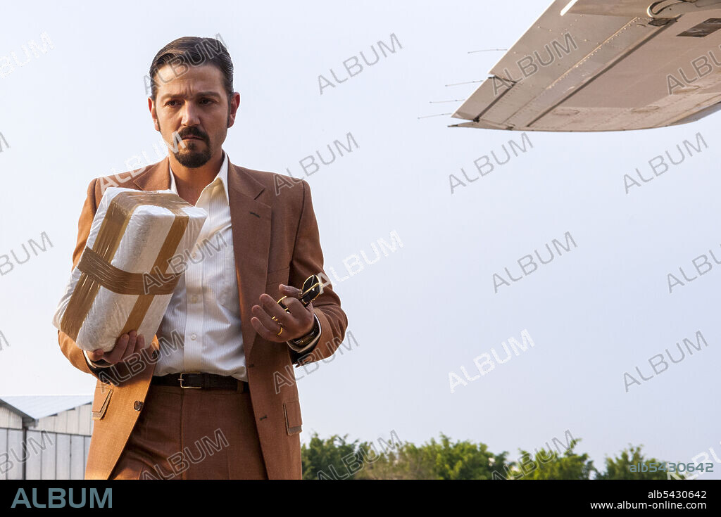 DIEGO LUNA in NARCOS: MEXICO, 2018, directed by ALEJANDRA MARQUEZ ABELLA, AMAT ESCALANTE, ANDRES BAIZ, JOSEF KUBOTA WLADYKA, LUIS ORTEGA and WAGNER MOURA. Copyright Gaumont Télévision / Netflix.