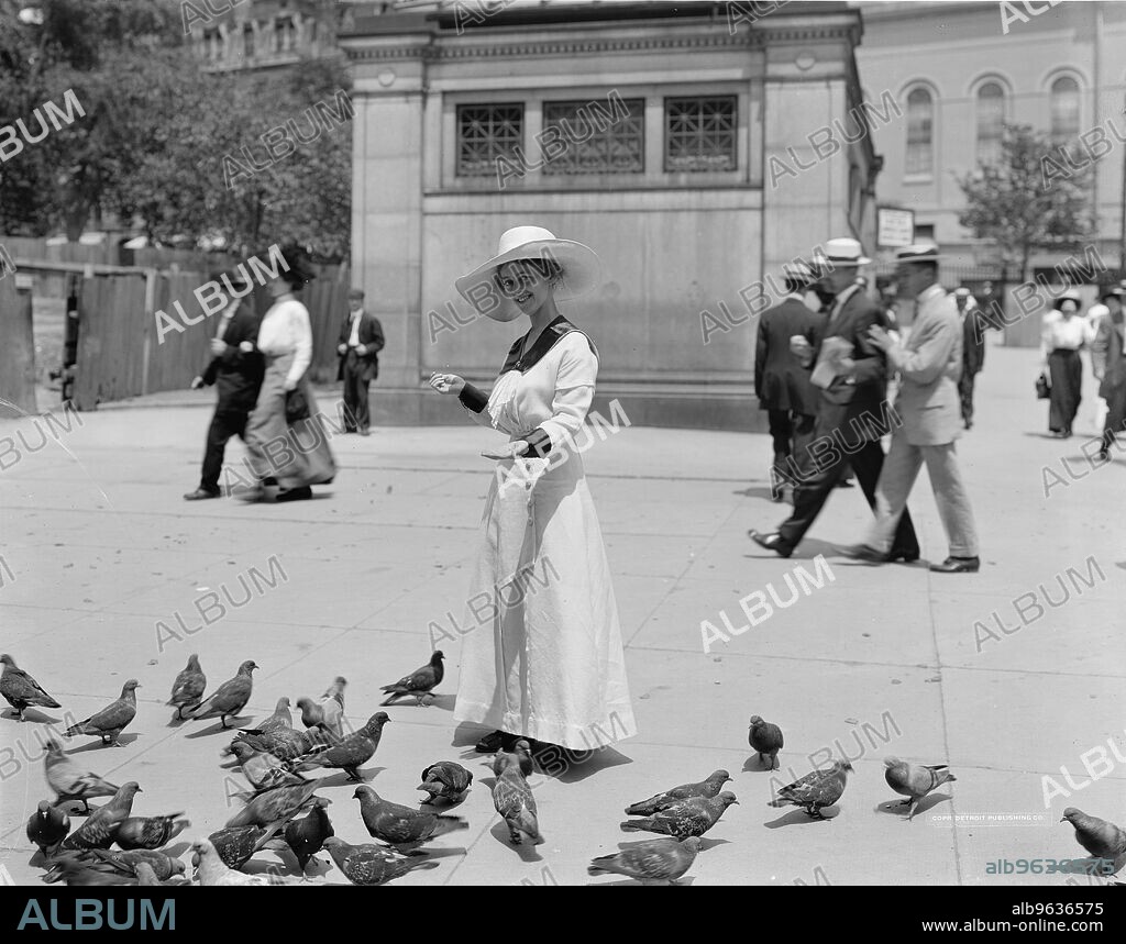 WILLIAM H. JACKSON. Feeding the pigeons, Boston Common, possibly 1911 or 1912.
