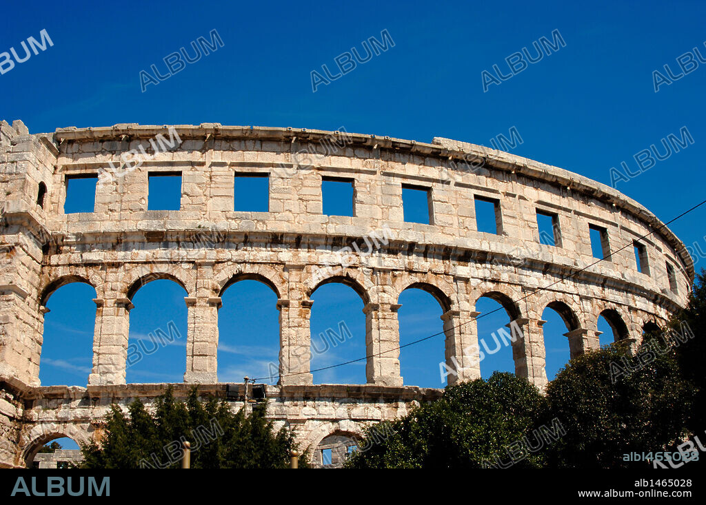 ARTE ROMANO. CROACIA. ANFITEATRO ROMANO. Construído en el siglo I d. C. Declarado Patrimonio de la Humanidad por la UNESCO. Vista del exterior. PULA. Península de Istria.