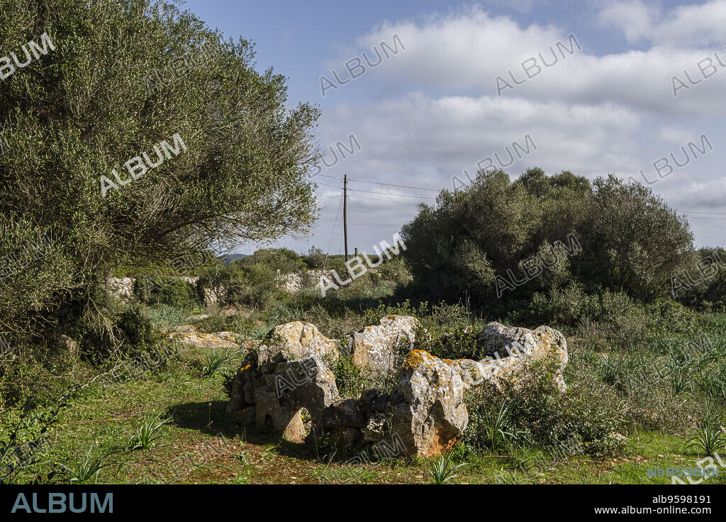 Dolmen Montpler, Maó, (Mahon), Menorca, Balearic Islands, Spain.