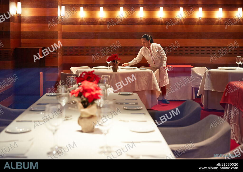 Restaurant, Melia Hotel, Bilbao, Bizkaia, Basque Country, Spain.