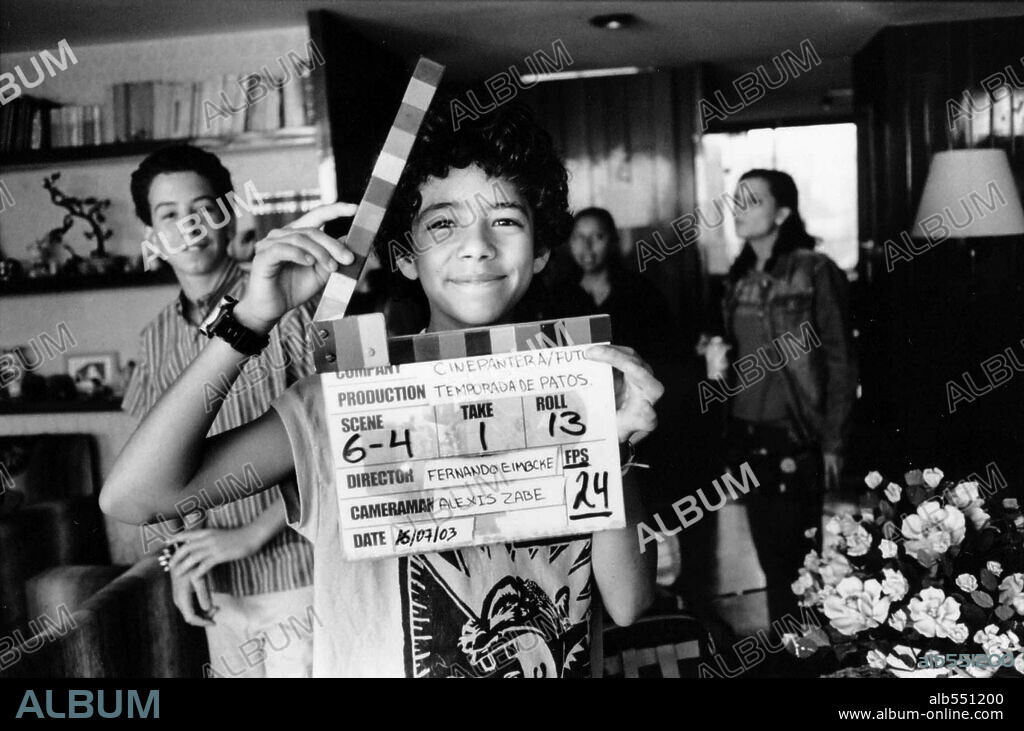 DUCK SEASON, 2004 (TEMPORADA DE PATOS), directed by FERNANDO EIMBCKE. Copyright CINEPANTERA.