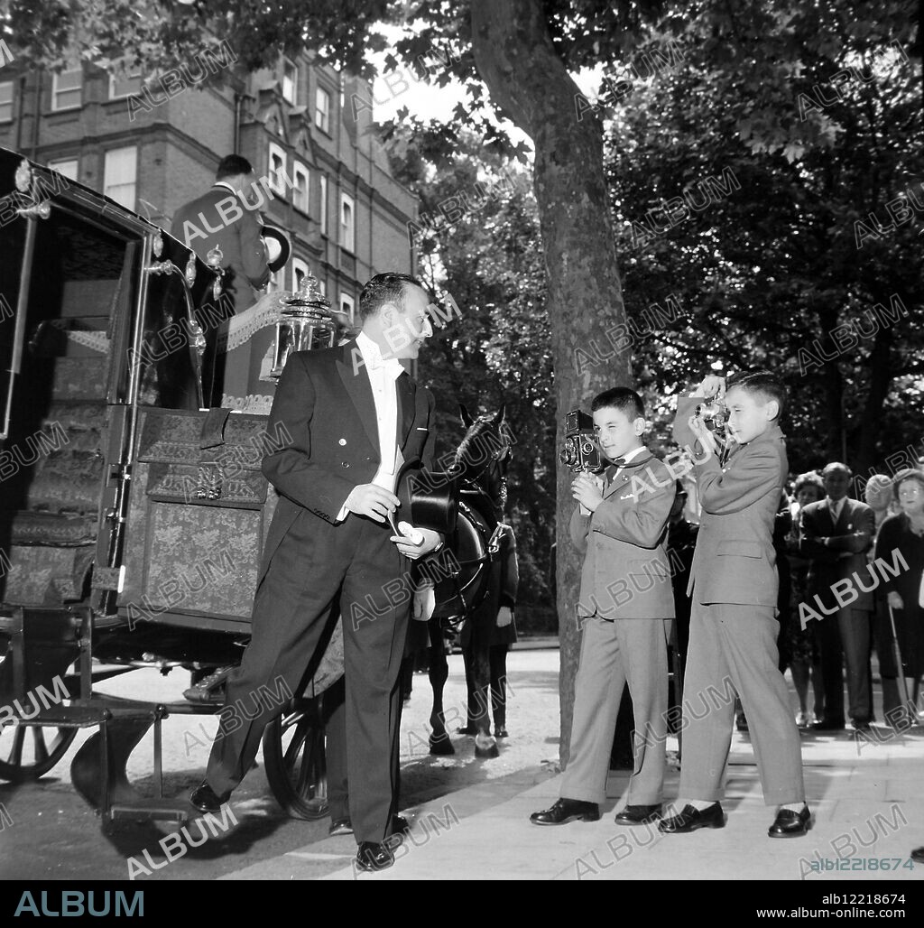 SENOR COLONEL FELIPE DOROTEO MONTERROSO IN LONDON / ;. 9 AUGUST 1962.