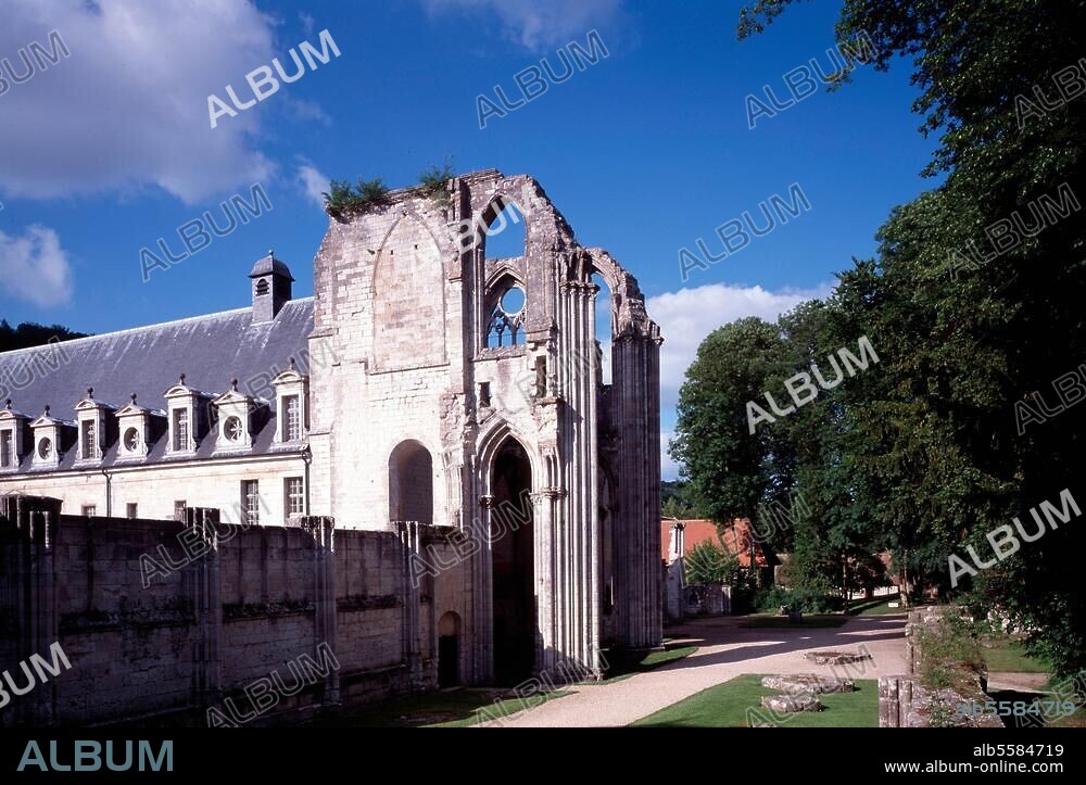 Saint-Wandrille, Abteiruine / Langhaus und Vierung von Westen © Florian Monheim Format / Filmsize: 6 × 9 cm.