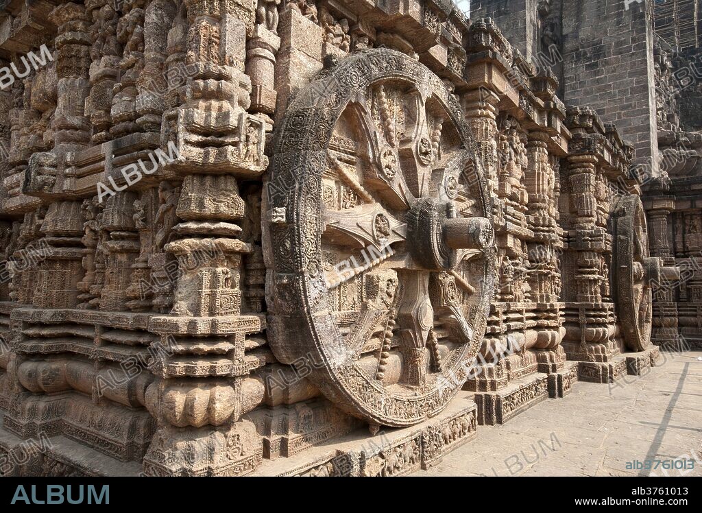 Huge stone chariot wheel on Konark Sun Temple (Black Pagoda), 13th century Hindu temple built as a massive chariot for the sun god Surya, UNESCO World Heritage Site, Konarak, Odisha, India, Asia.