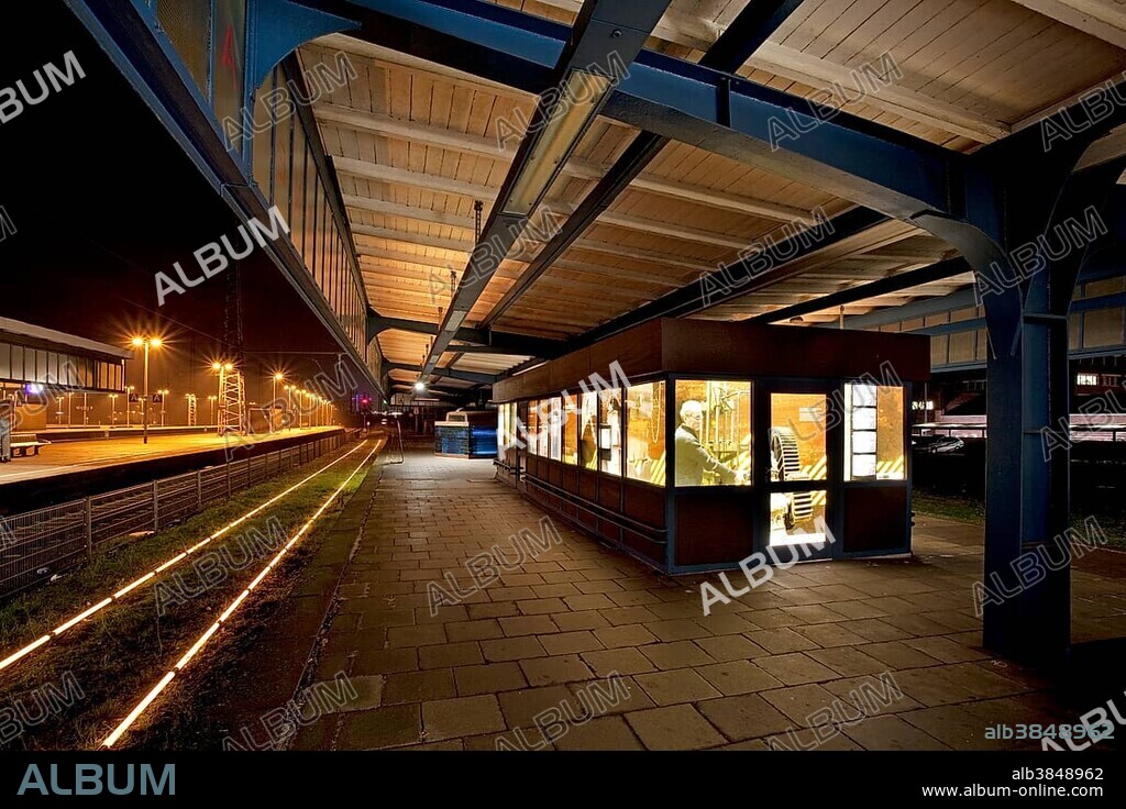 Museum platform with the disused tracks 4 and 5 of Oberhausen central railway station, Oberhausen, North Rhine-Westphalia, Germany