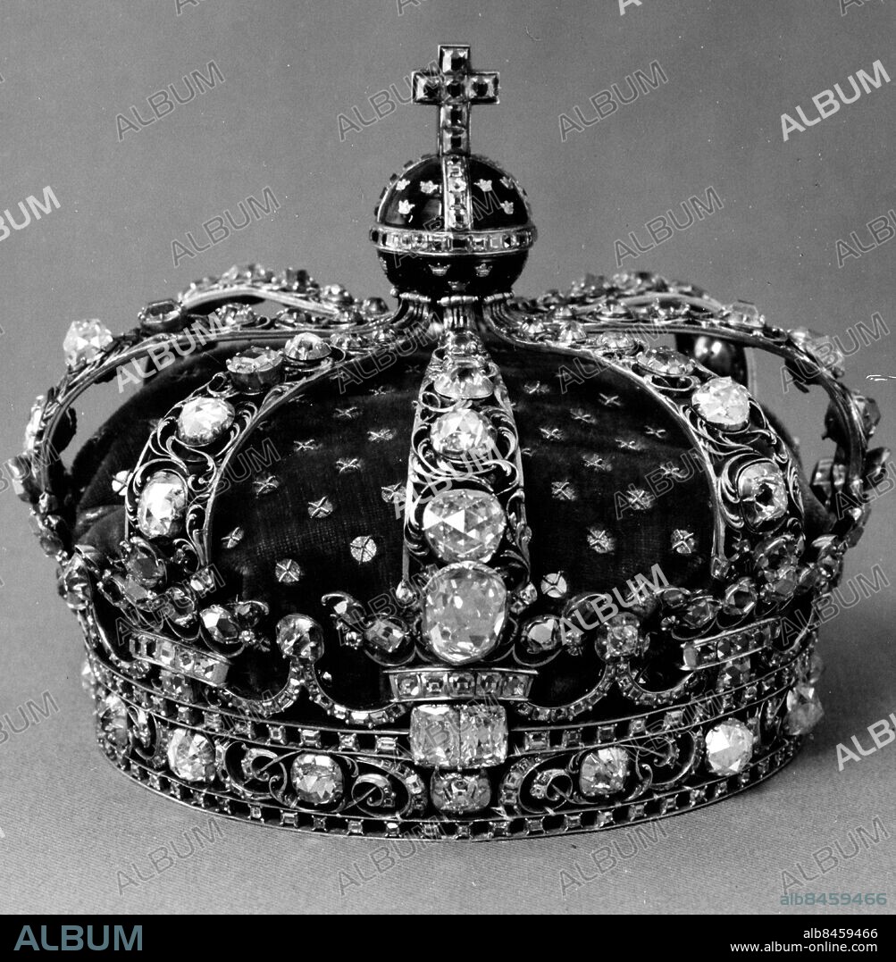 Stockholm 1970-05-20. Sveriges riksregalier. Drottning Lovisa Ulrikas diamantbeströdda krona. Foto: SvD / TT / kod 12014.