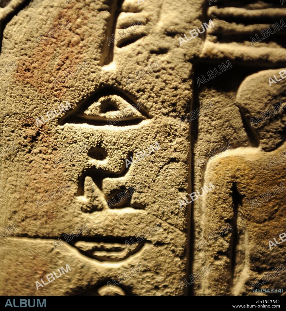 ARTE EGIPCIO. EGIPTO. Estela del hombre Ib. Primer Período Intermedio. 2150-2050 a. C. Detalle jeroglíficos. Museo Carlsberg Glyptotek. Copenhague. Dinamarca. Europa.