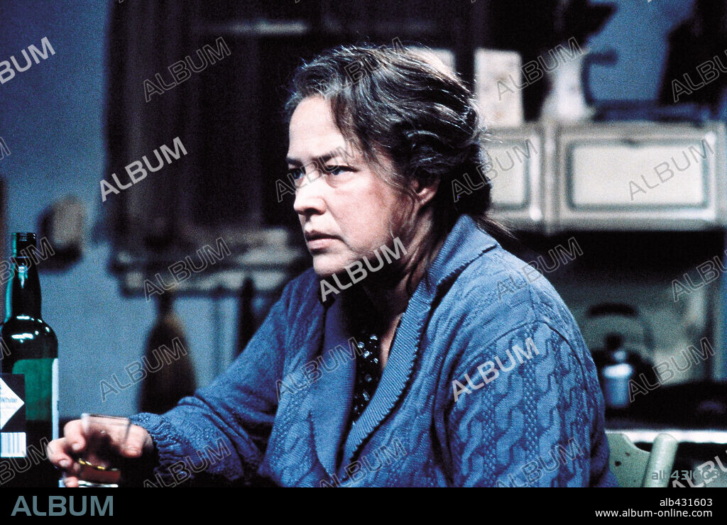 KATHY BATES en ECLIPSE TOTAL [DOLORES CLAIBORNE], 1995 (DOLORES CLAIBORNE), dirigida por TAYLOR HACKFORD. Copyright CASTLE ROCK ENTERTAINMENT / CLIFFORD, JOHN.