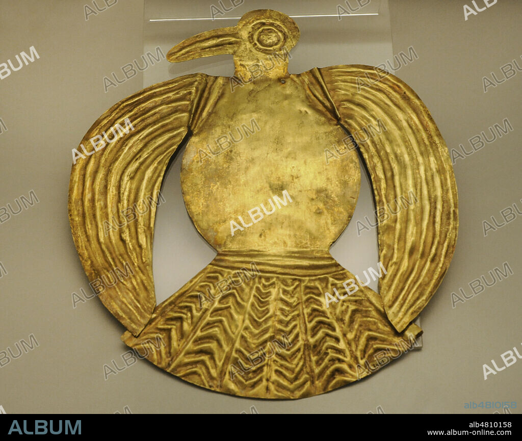 Lámina en forma de ave. Oro. Cultura Inca (1400-1533 d. C.). Perú. Museo de América. Madrid. España.