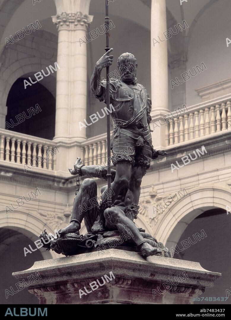 COPIA DE LA ESTATUA DE CARLOS V DOMINANDO AL FUROR EN EL PATIO DEL ALCAZAR DE TOLEDO.