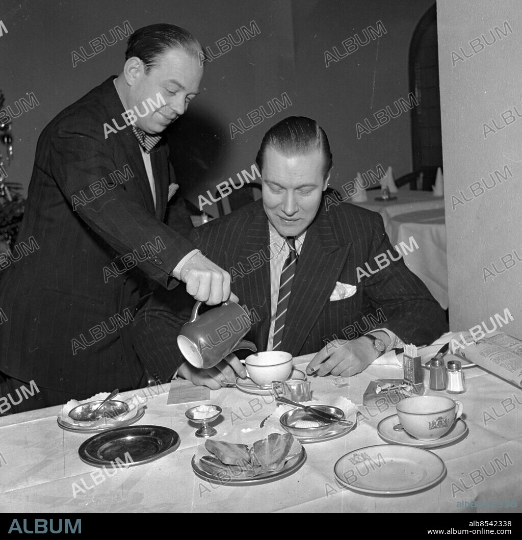 Göteborg 1946-12-18 - Nils Perne och Sven Paddock - dessa skrev många schlagers under 30-50-talen som fortfarande det småvisslas på - *** Local Caption *** GT Låda Krep 2013-03. KAMERAREPORTAGE.