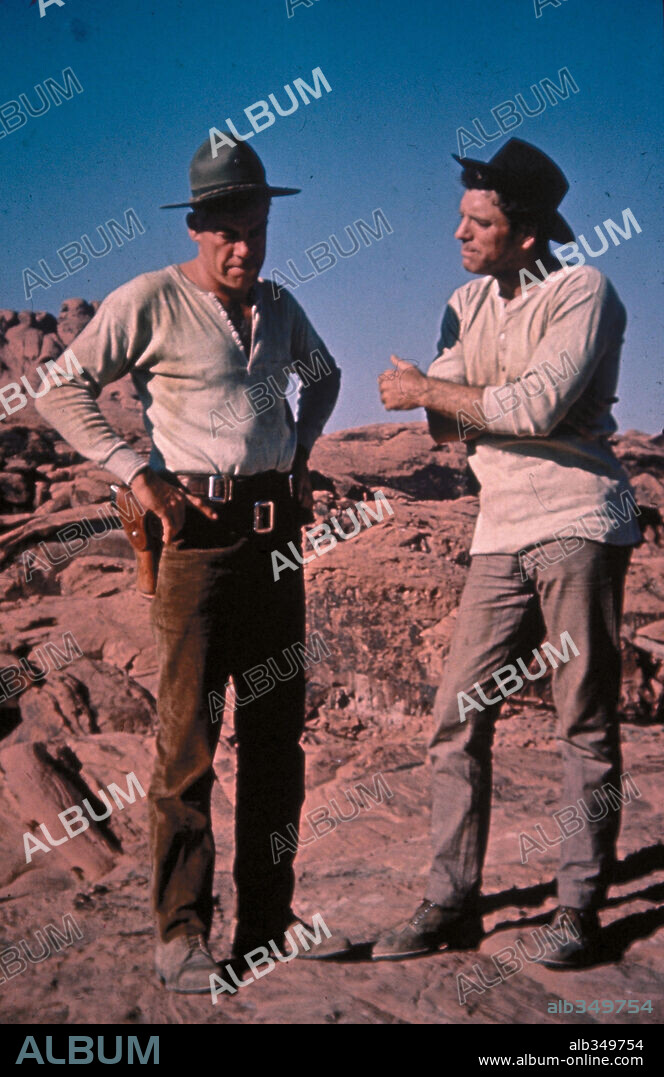 BURT LANCASTER y LEE MARVIN en LOS PROFESIONALES, 1966 (THE PROFESSIONALS), dirigida por RICHARD BROOKS. Copyright COLUMBIA PICTURES.
