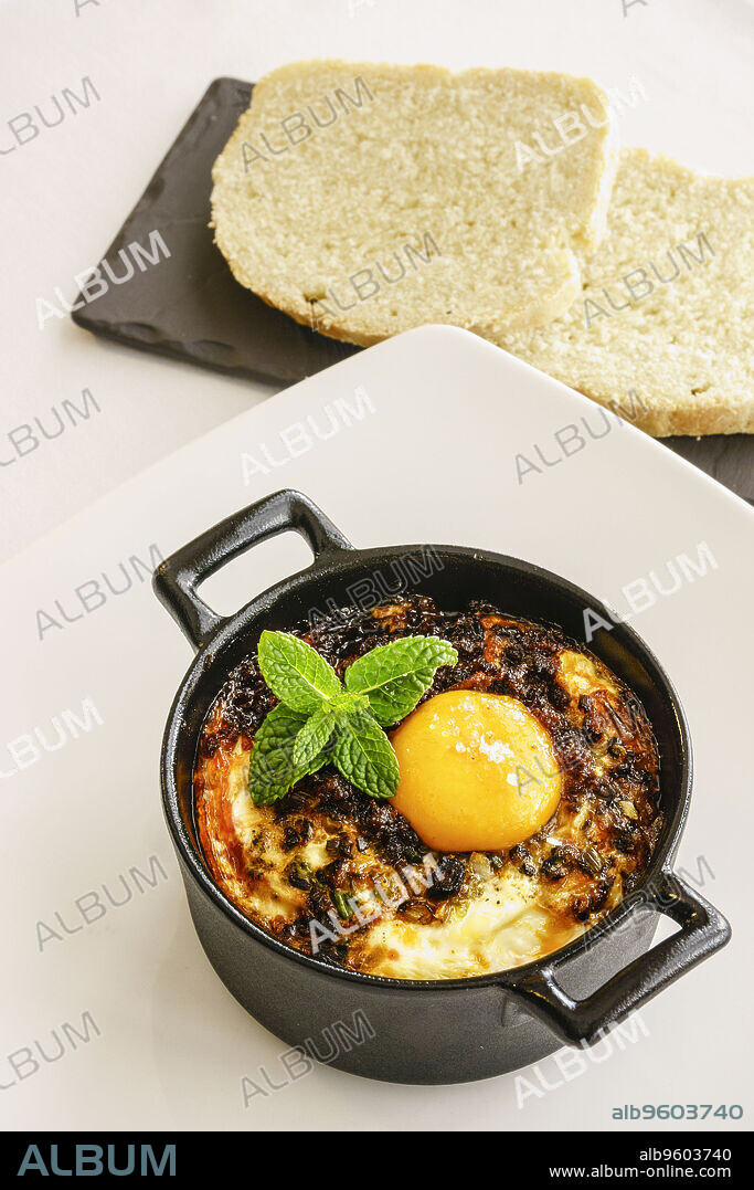 Ous a la Mallorquina - huevos a la mallorquina-,restaurante Sal de Coco, Mallorca,Islas Baleares,Spain.
