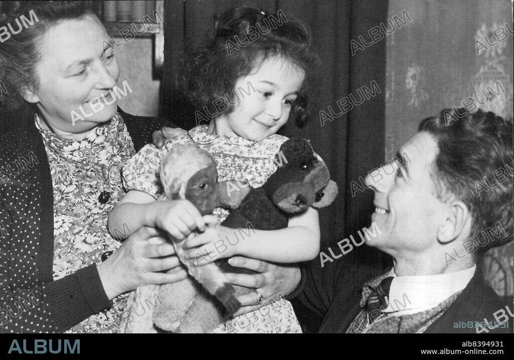 G. C. For Heroine Tortured And Shot By Gestapo -- Mr. and Mrs. C. G. Bushell, parents of Mrs. Violette Szabo, G.C., pictured with Tania, 4-year-old daughter of the dead heroine.The George Cross has been awarded Mrs. Violette Szabo, 24-year-old daughter of Mr. and Mrs. C. G. Bushell, of Brizton, who was parachuted into France to carry to the Maquis vital information about the Allies invasion plan, and atrociously tortured and then killed by the Nazis. They captured her after a gun-fight in which she killed or wounded several members of the Gestapo. December 17, 1946.
