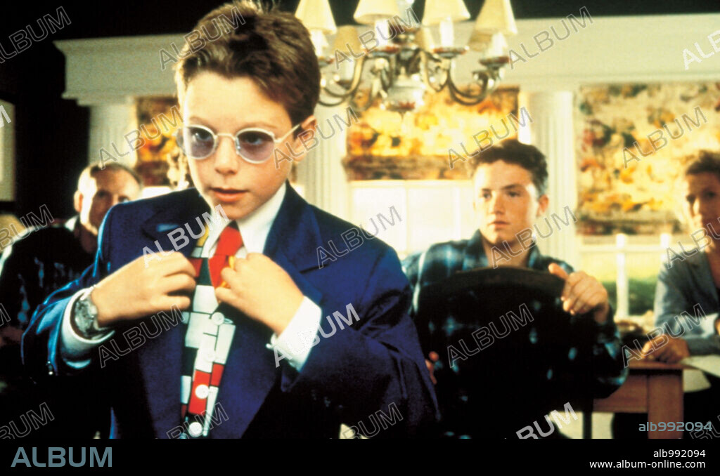 BRIAN BONSALL en CHEQUE EN BLANCO, 1994 (BLANK CHECK), dirigida por RUPERT WAINWRIGHT. Copyright WALT DISNEY PICTURES.