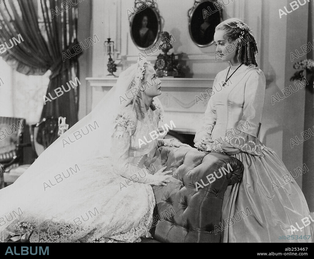 BETTE DAVIS and MIRIAM HOPKINS in THE OLD MAID, 1939, directed by EDMUND GOULDING. Copyright WARNER BROTHERS.