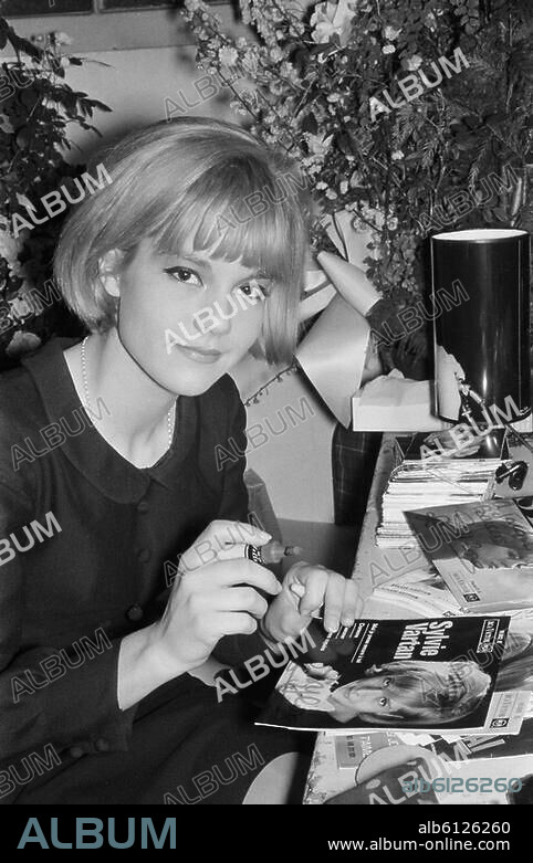 Vartan, Sylvie; franz. Sängerin bulgar. Herkunft; geb. 15.8.1944 in Iskretz (Bulgarien).-Sylvie Vartan in Paris.-Foto, 1964.