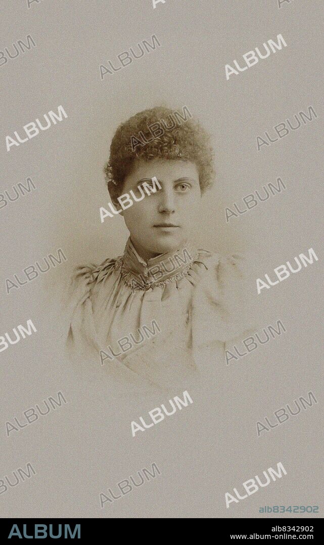 TILSIT PHOTO STUDIO R. MINZLOFF. Portrait of the writer Clara Nast (1866-1940).