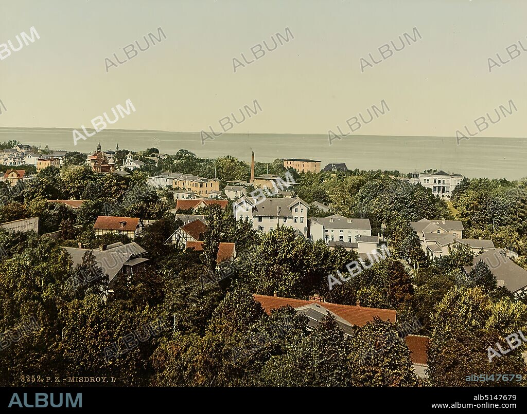 Misdroy. I, photochrome print, total: height: 16.40 cm; width: 22.40 cm, titled: recto u. li.: title, in lead: 105, 8252, photochrome, cabinet 18 box 3, stamp of the State Picture Office Hamburg. Stamp Photochrome, travel photography, landscape photography, city, city view (veduta), sea.