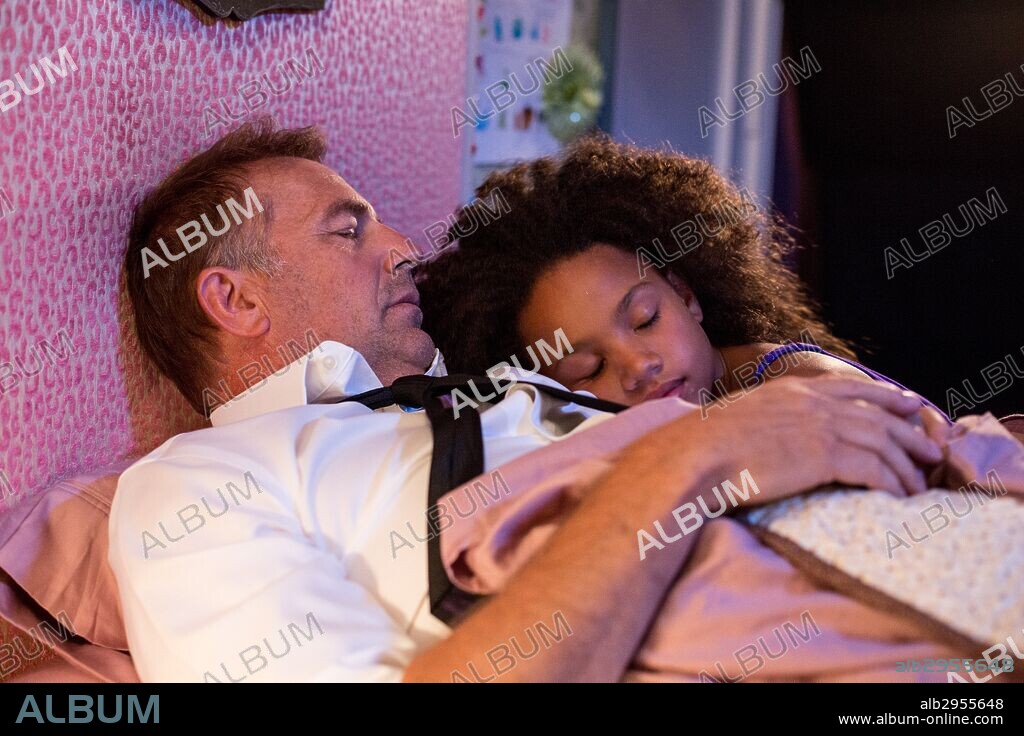 JILLIAN ESTELL and KEVIN COSTNER in BLACK OR WHITE, 2014, directed by MIKE BINDER. Copyright BLACKWHITE/SUNLIGHT PRODUCTIONS/TREEHOUSE FILMS/VENTURE FORT.