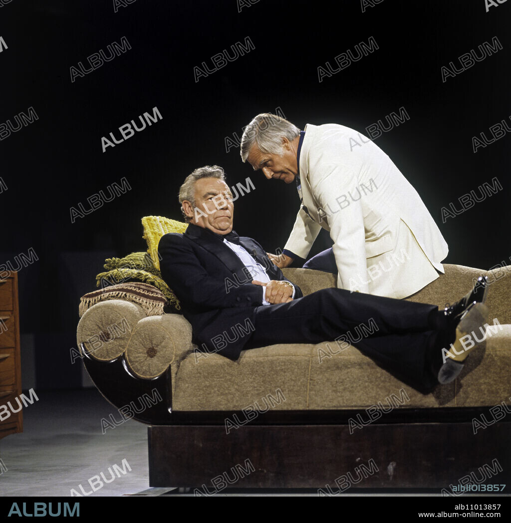 Showmaster PETER FRANKENFELD and guest JOACHIM FUCHSBERGER in a sketch in the ZDF show: Music is Trump, broadcast on August 28, 1977.