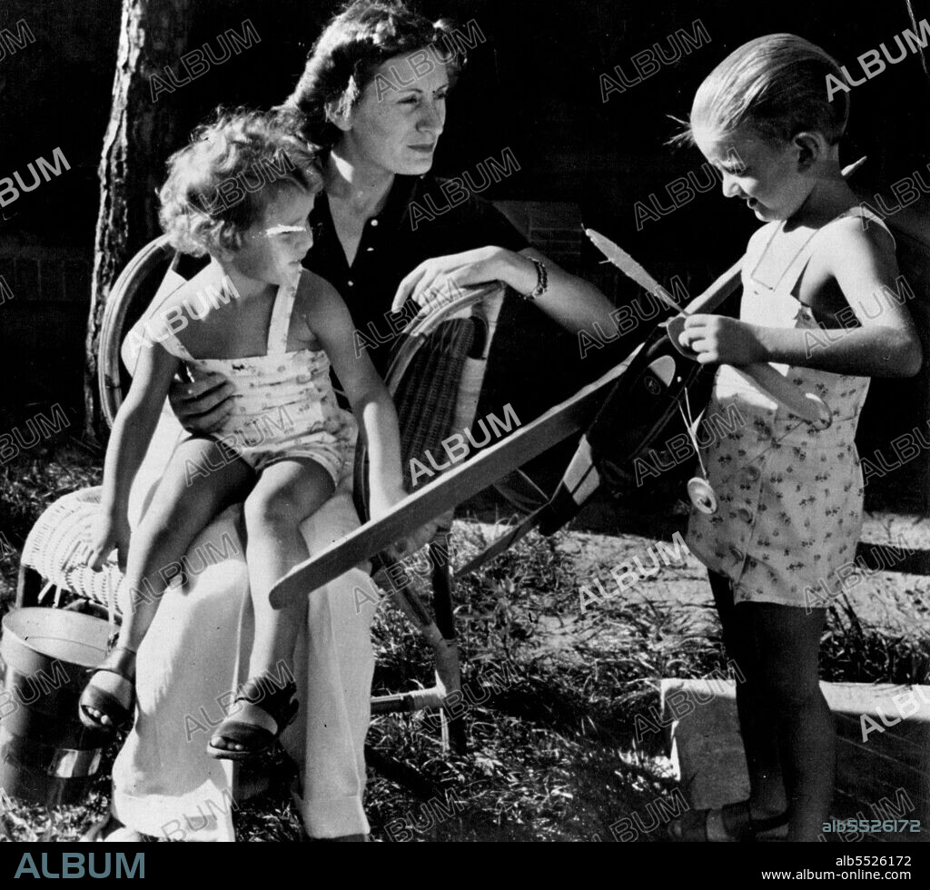 Countess Edda Ciano & her two children Fabrizio, Rosemonde. April 01, 1937.