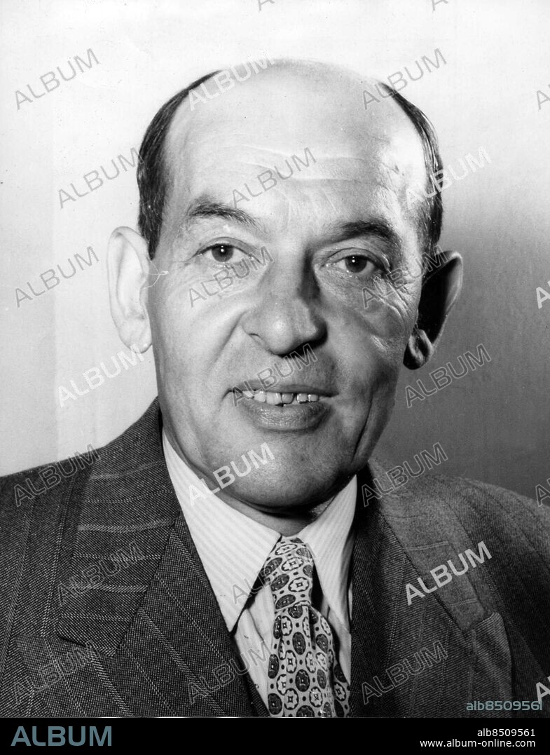 Arkiv 1956. Axel Strand (1893-1983), fackföreningsman och politiker. LO:s ordföranden 1947-1956, riksdagsman i första kammaren för socialdemokraterna 1938-1970. Vice talman från 1952.. Foto: Reportagbild Kod:37770. Scanpix Sweden.