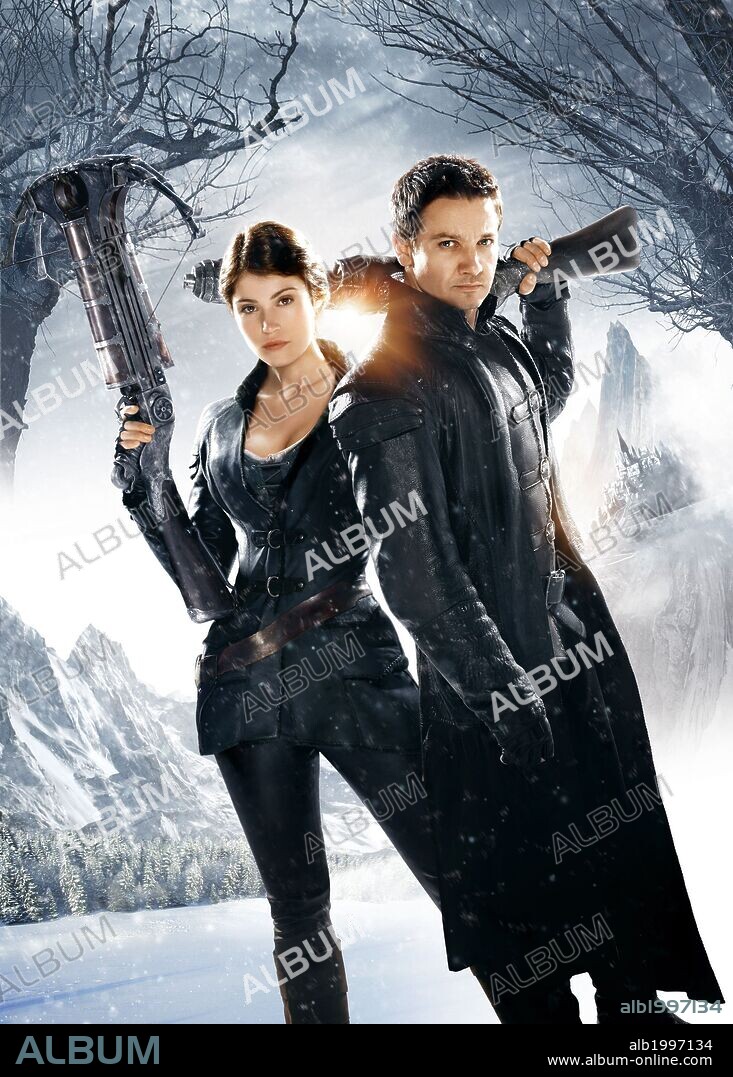 GEMMA ARTERTON and JEREMY RENNER in HANSEL & GRETEL: WITCH HUNTERS, 2013, directed by TOMMY WIRKOLA. Copyright PARAMOUNT PICTURES.