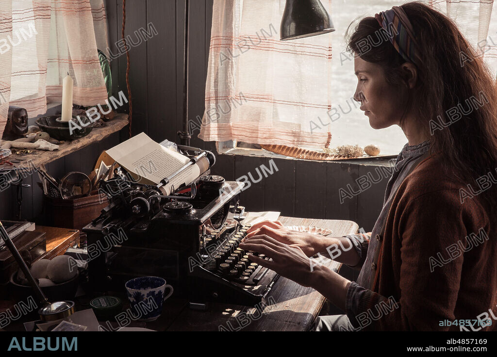 GEMMA ARTERTON dans SUMMERLAND, 2020, réalisé par JESSICA SWALE. Copyright IOTA FILMS/SHOEBOX FILMS.