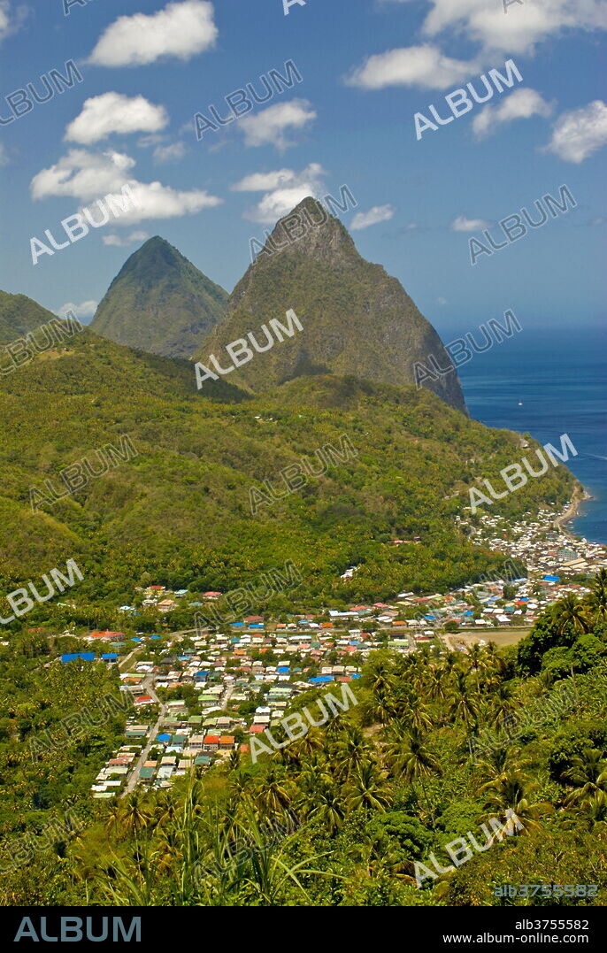 Les Pitons, UNESCO World Heritage Site, Soufriere, St. Lucia, Windward Islands, West Indies, Caribbean, Central America.
