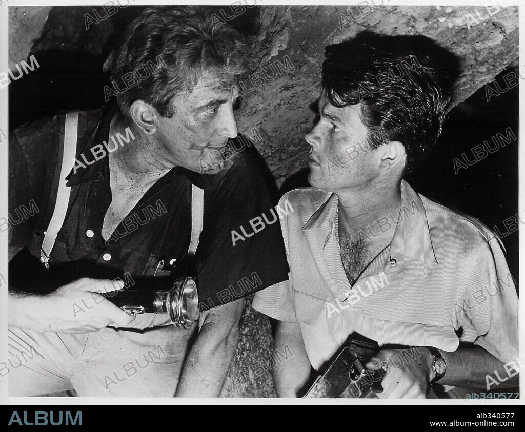 JAN STERLING and KIRK DOUGLAS in ACE IN THE HOLE, 1951, directed by BILLY WILDER. Copyright PARAMOUNT PICTURES.