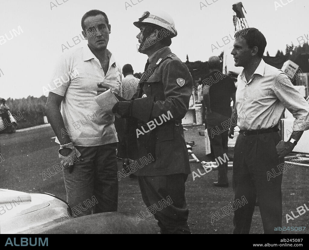 VITTORIO GASSMAN y Jean Louis Trintignant. JEAN-LOUIS TRINTIGNANT y VITTORIO GASSMAN en LA ESCAPADA, 1962 (IL SORPASSO), dirigida por DINO RISI. Copyright FAIR FILM.