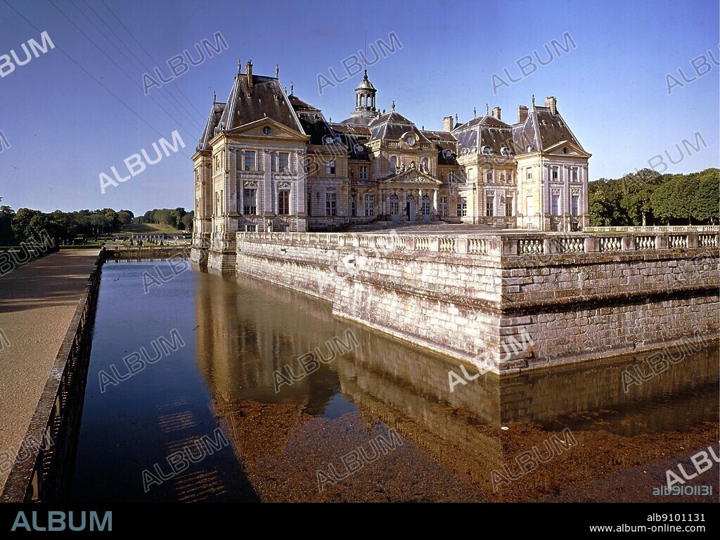 Chateau de Vaux le Vicomte, by Louis Le Vau, 1661, Seine-et-Marne, France. The Sun King by Nancy Mitford, page 20.