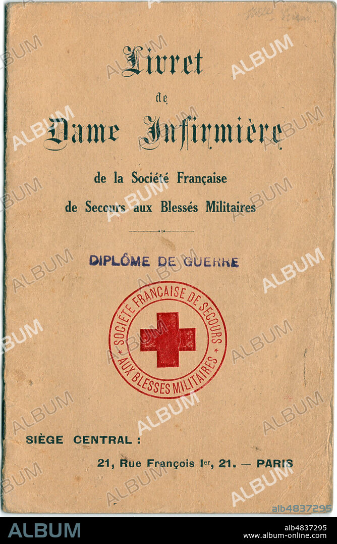 Livret de dame infirmiere de la Societe française de secours aux blesses militaires ayant appartenu a mademoiselle Jeanne Picaud du comité de Nontron (Dordogne). Elle a reçu, dans le cadre de son service exemplaire à l'hopital auxiliaire n°6 de Nontron, du 1er septembre 1914 au 31 decembre 1918, la Palme de vermeil des infirmieres, le Diplome de guerre en or, le 20 aout 1919, et la médaille commemorative de la Grande Guerre le 17 fevrier 1922 Credit Collection F. PINEAU/KHARBINE TAPABOR.