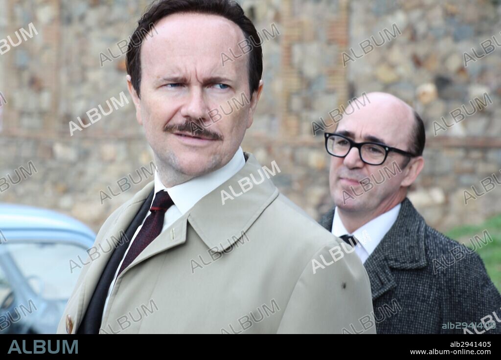 ALEX ANGULO y SANTIAGO SEGURA en EL GRAN VAZQUEZ, 2010, dirigida por OSCAR AIBAR. Copyright DISTINTO FILMS.