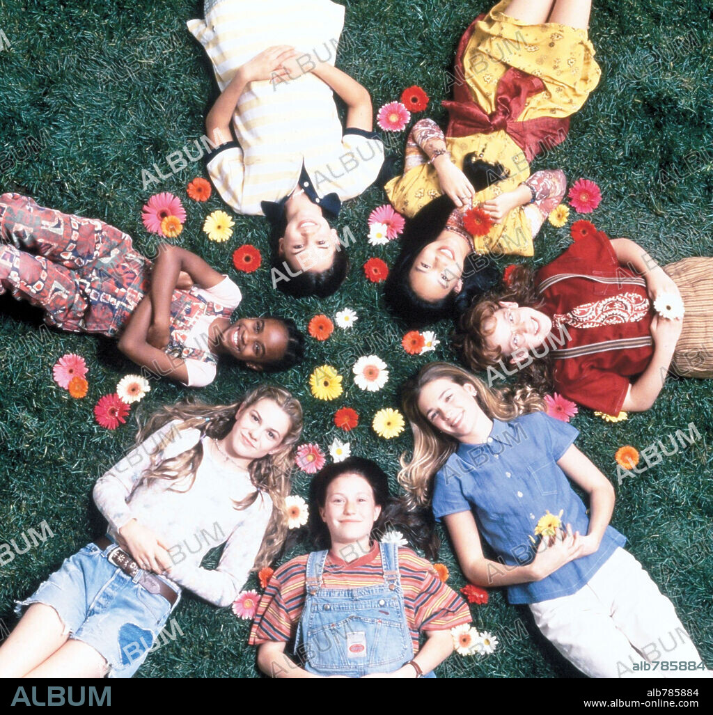 BRE BLAIR, LEIGH RACHAEL COOK, SCHUYLER FISK, ZELDA HARRIS, TRICIA JOE, LARISA OLEYNIK and STACEY LINN RAMSOWER. BRE BLAIR, LARISA OLEYNIK, RACHAEL LEIGH COOK, SCHUYLER FISK, STACEY LINN RAMSOWER, TRICIA JOE and ZELDA HARRIS in THE BABY-SITTERS CLUB, 1995, directed by MELANIE MAYRON. Copyright COLUMBIA TRISTAR.