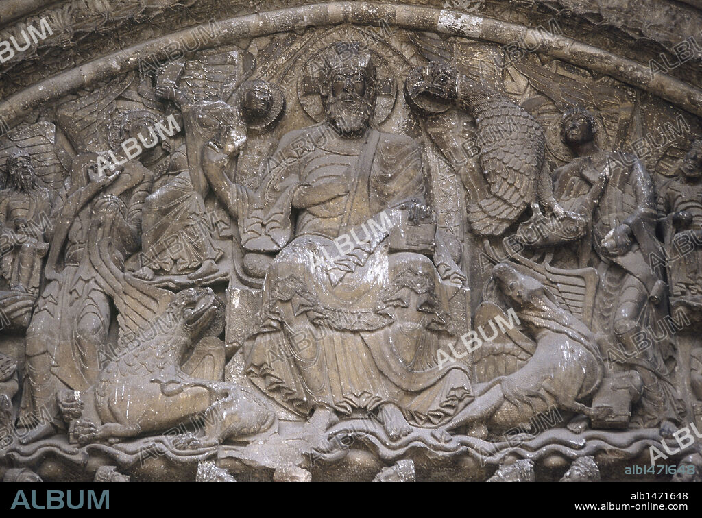 ARTE ROMANICO. FRANCIA. ABADIA DE SAN PEDRO DE MOISSAC. Detalle del TIMPANO (s. XII) donde se representa a CRISTO EN MAJESTAD rodeado de los TETRAMORFOS y de ángeles. Moissac. Tarn-et-Garonne.