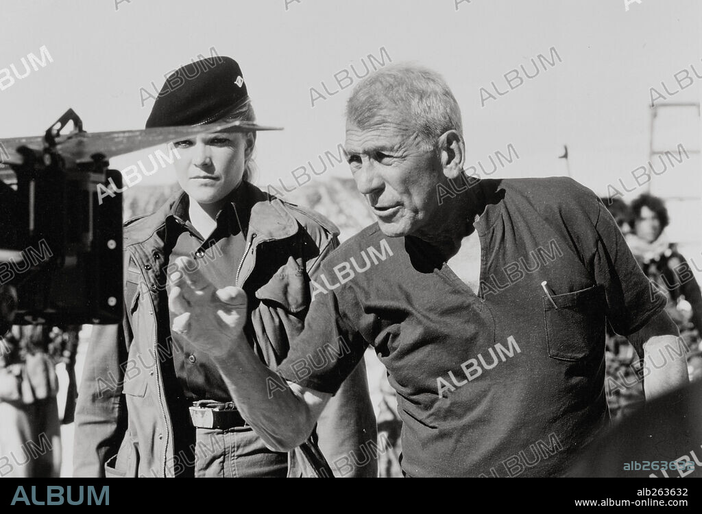 RICHARD BROOKS en OBJETIVO MORTAL, 1982 (WRONG IS RIGHT), dirigida por RICHARD BROOKS. Copyright COLUMBIA PICTURES.