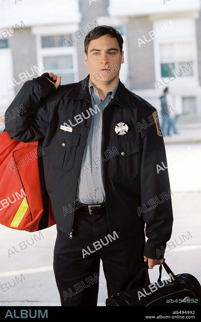 JOAQUIN PHOENIX en BRIGADA 49, 2004 (LADDER 49), dirigida por JAY RUSSELL. Copyright TOUCHSTONE PICTURES.