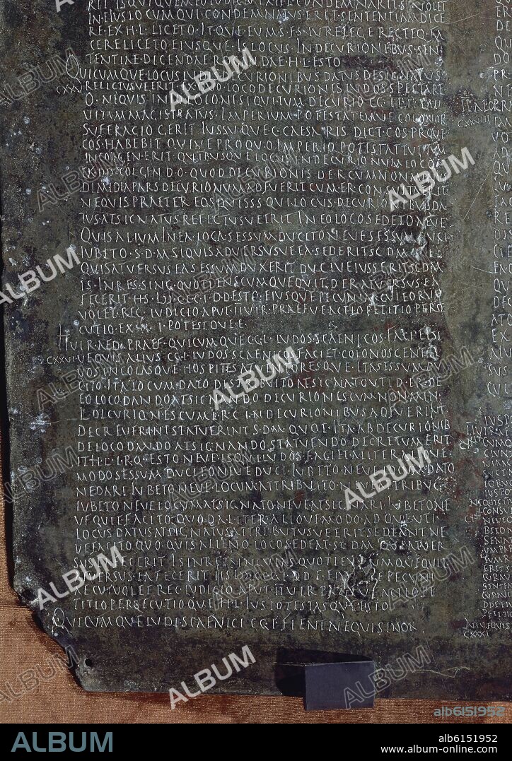 LEX COLONIAE GENETIVAE JULIAE CONOCIDA COMO LEY DE OSUNA - PLANCHA DE BRONCE ESCRITA EN LATIN - SIGLO I AC.